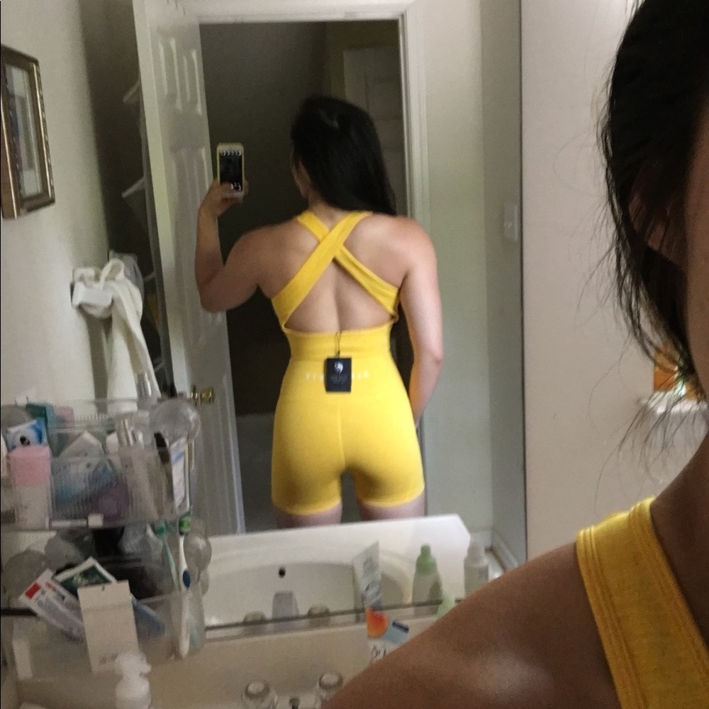 ??? Alphalete Vault Bras - Picture 2 of 4